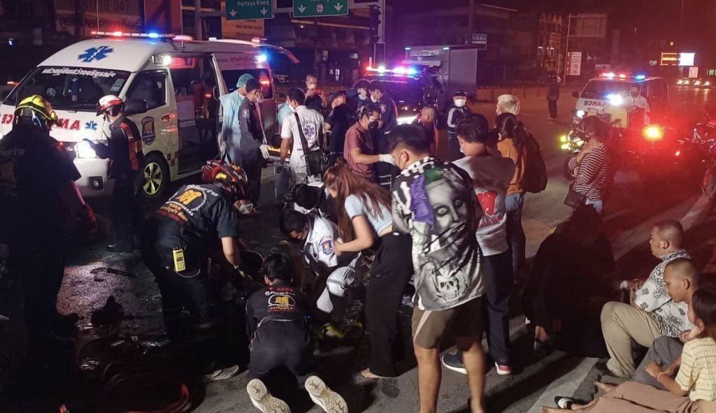 Gezellig avondje uit, eindigt voor tien jongelui uit Pattaya met builen en schrammen