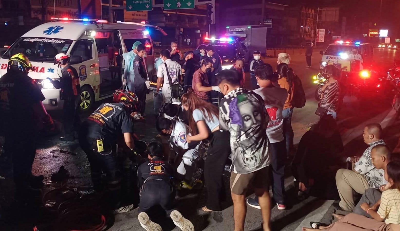 Gezellig avondje uit, eindigt voor tien jongelui uit Pattaya met builen en schrammen