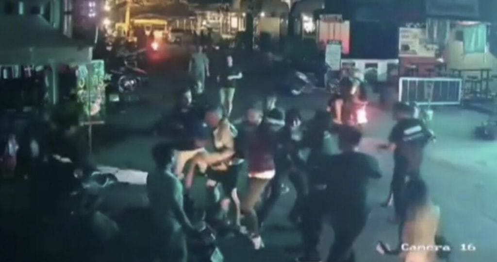 Bewakers van “restaurant” in Pattaya vallen naar verluidt Italiaanse man en Thaise vrouw in het LK-metrogebied aan