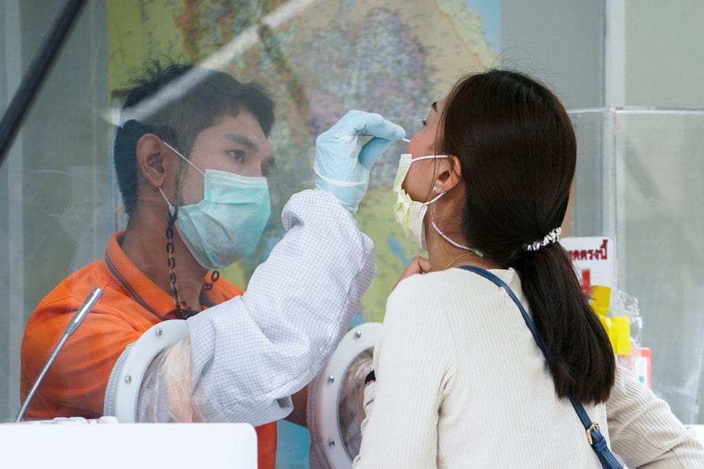 Singapore en Thailand schaffen de testplicht af voor gevaccineerden.