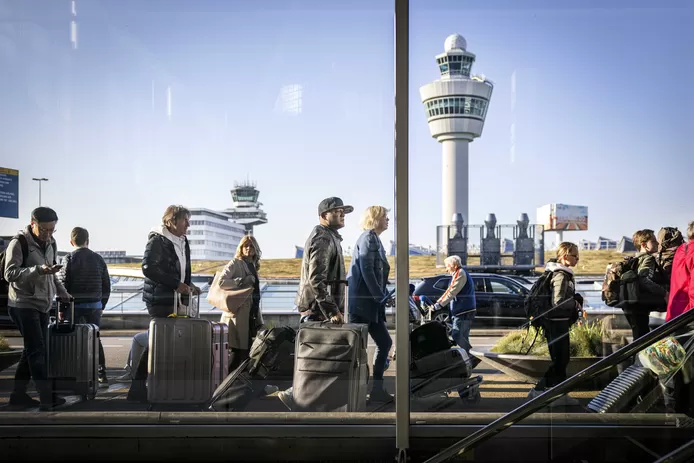 KLM schrapt komend weekend vluchten na oproep van luchthaven Schiphol