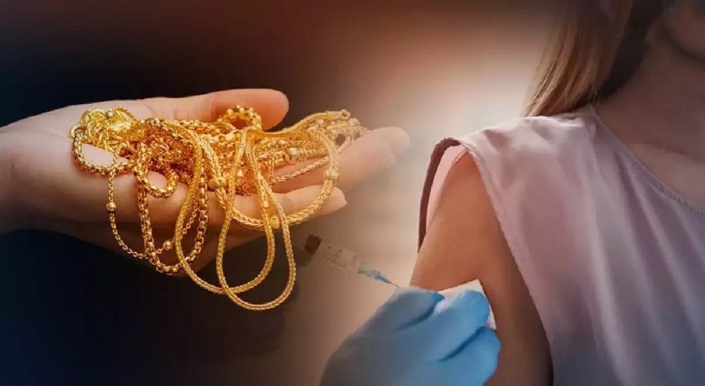 De provincie Samut Prakan verleidt met gouden sieraden de bejaarden om de allerbelangrijkste boosterprikken te krijgen