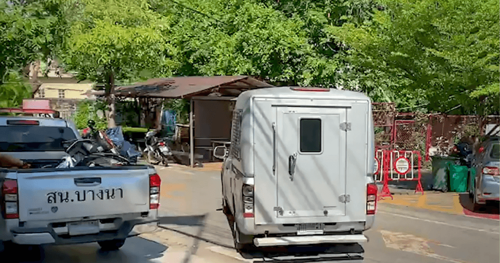 Politie Bang Na vraagt aanhoudingsbevelen aan inzake een ontvoering door twee politie beambten 