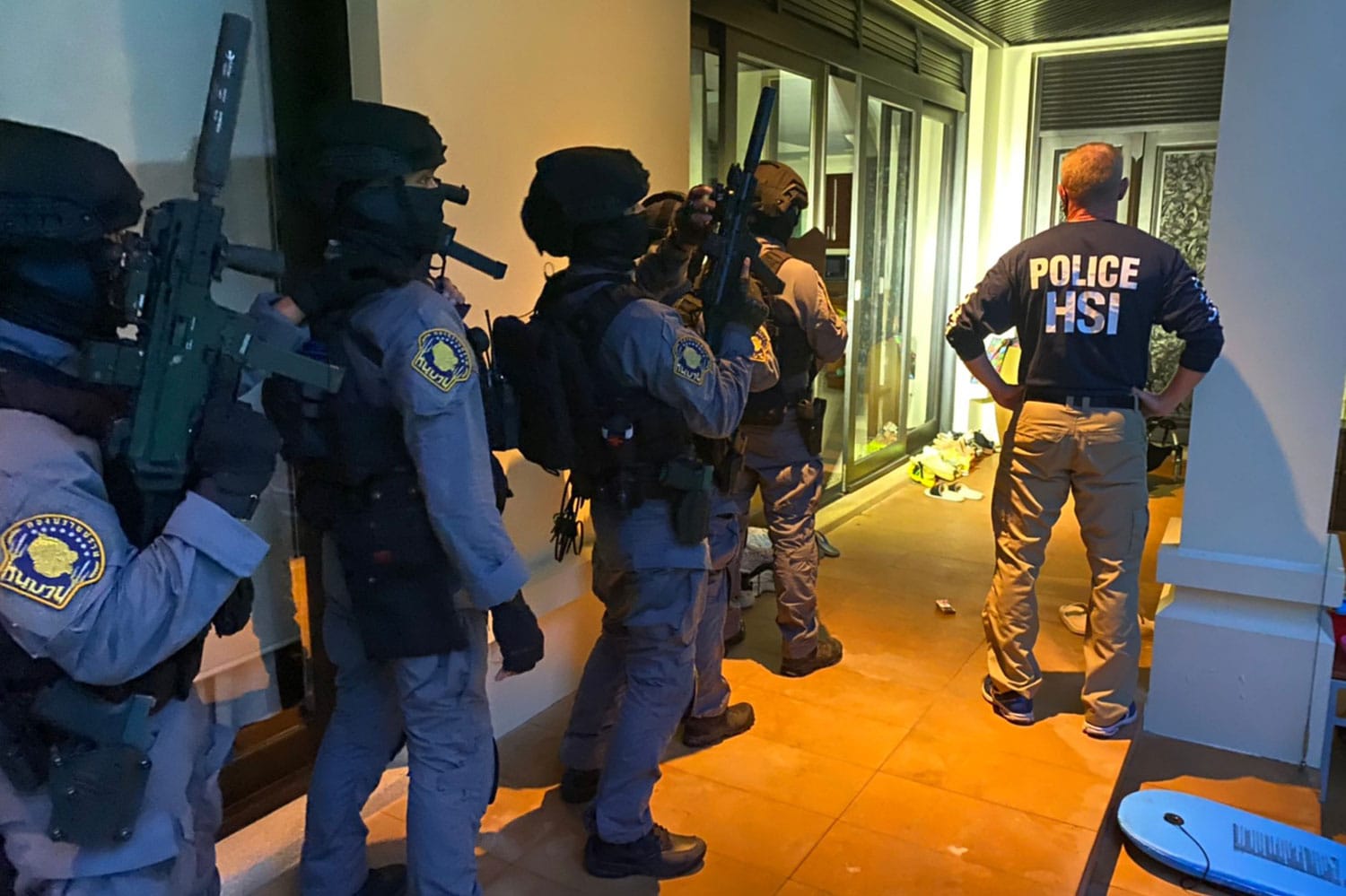 Twee Oekraïners op Phuket gearresteerd voor misdrijven in VS, uitlevering op stapel