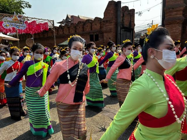 <br>De Thais vieren het Songkran-festival in het gehele land