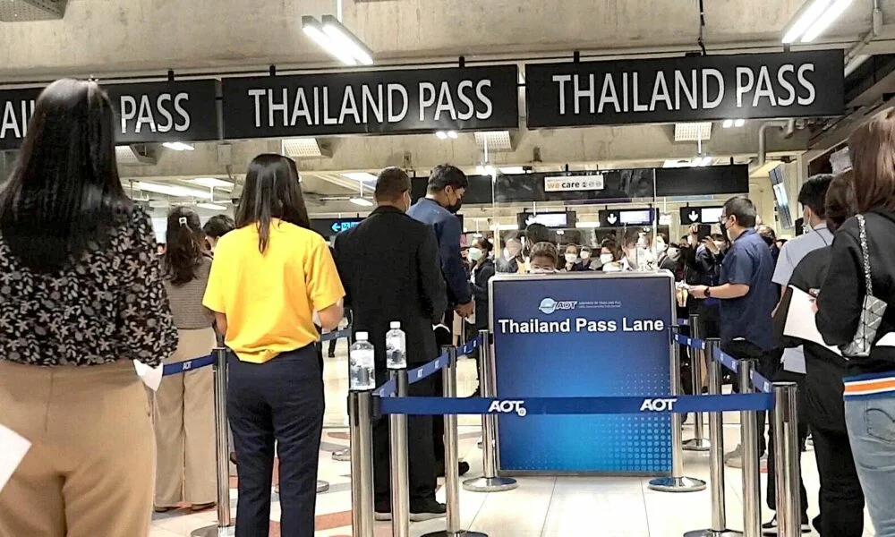 Géén PCR-test of verplichte isolatie voor gevaccineerde toeristen nodig die naar Thailand reizen