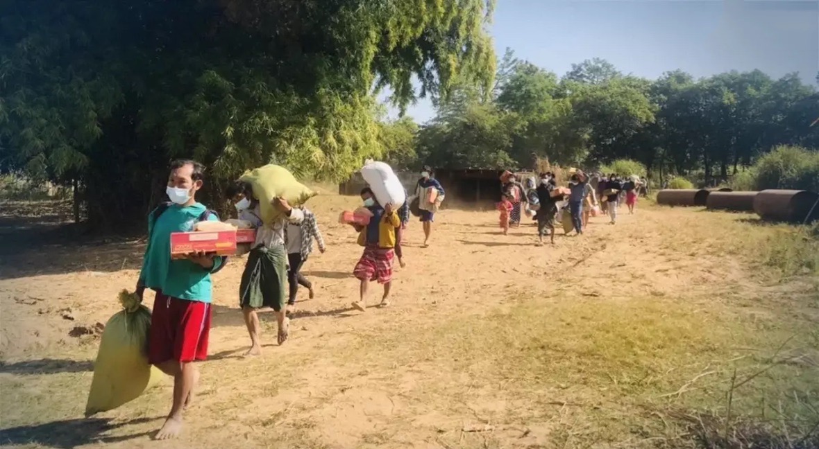 Meer dan 1.700 Myanmarese mensen zijn naar de provincie  Tak gevlucht na het oplaaiend geweld in eigen land