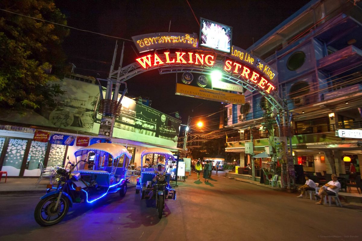 De Walking Street in Pattaya weer s’avonds voor autoverkeer afgesloten naarmate het aantal bezoekers toeneemt