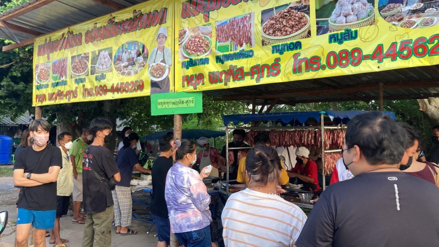 Olleke Bolleke in Thailand werpt blik op één in Pattaya’s “verborgen” Thaise streetfood kraam “Mae Tum”