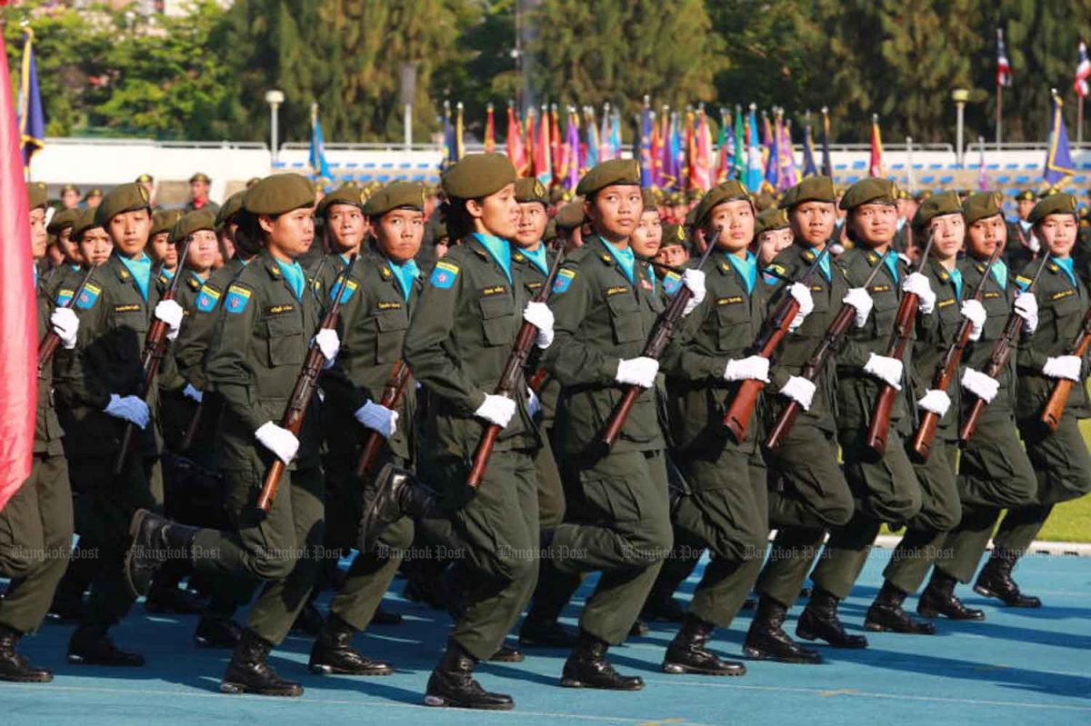 De veldtraining voor de kadetten van territoriale verdediging in Thailand wordt hervat 