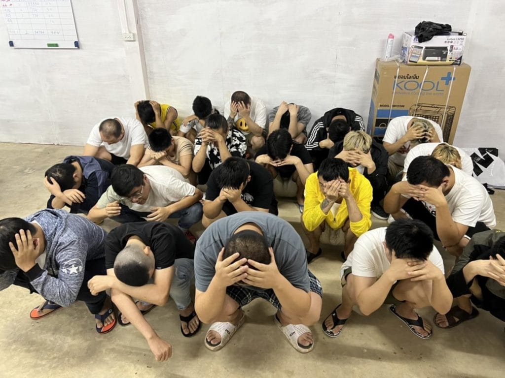 Politie arresteert in de noordelijke provincie Chiang Mai één bende online romantische oplichters