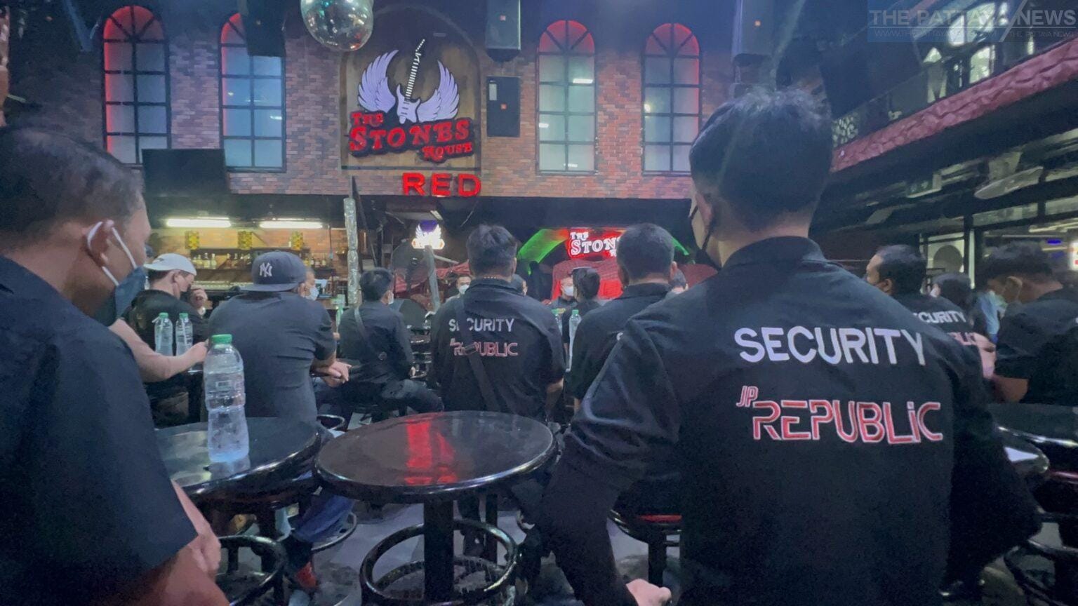 De politie van Pattaya heeft een ontmoeting met de bewakers van Pattaya Walking Street om de voorbereidingen te bespreken voor de naderende volledige heropening