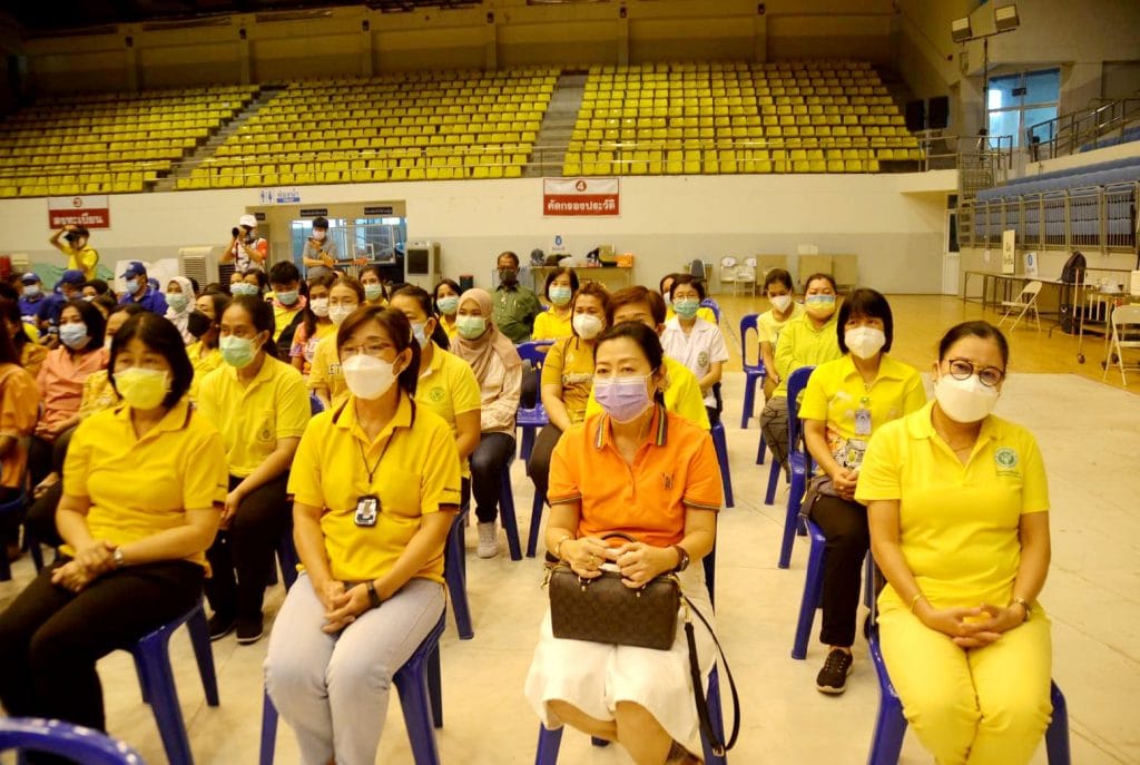 De meeste Covid-vaccinatiecentra in Phuket gesloten, maar meer lokale bewoners dringen erop aan om booster-shots te krijgen