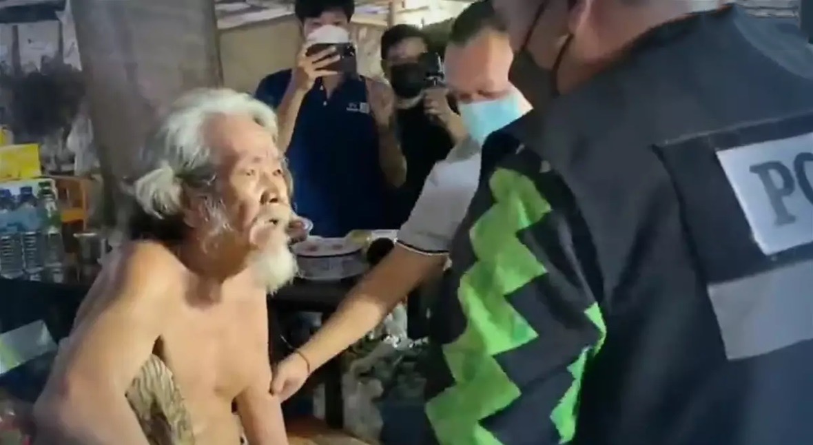 THAILAND:- Sekteleider wiens volgelingen zijn uitwerpselen aten gearresteerd in Chaiyaphum