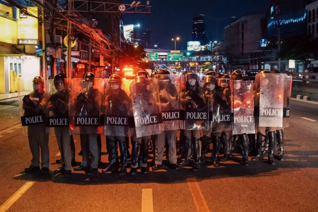 Premier Prayut vertelde dat de politie van Thailand zichzelf zal verdedigen als demonstranten de wet niet respecteren