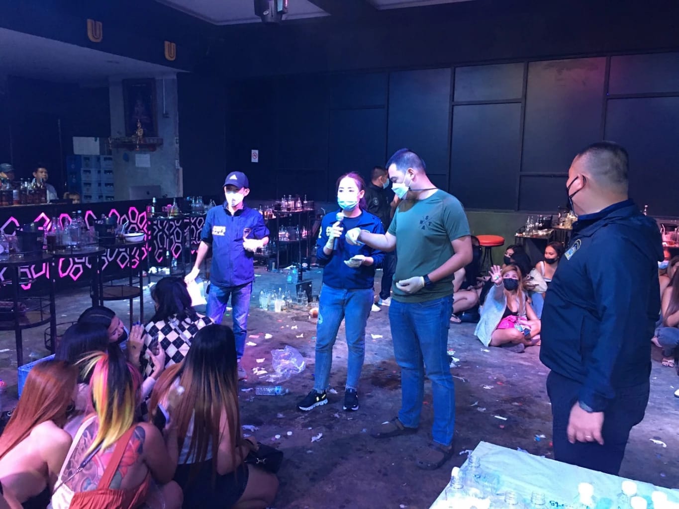 In uitgaanscentrum in Bangkok zijn er afgelopen weekend bijna 200 gasten aangehouden en 65 gearresteerd wegens vermeend drugsgebruik.