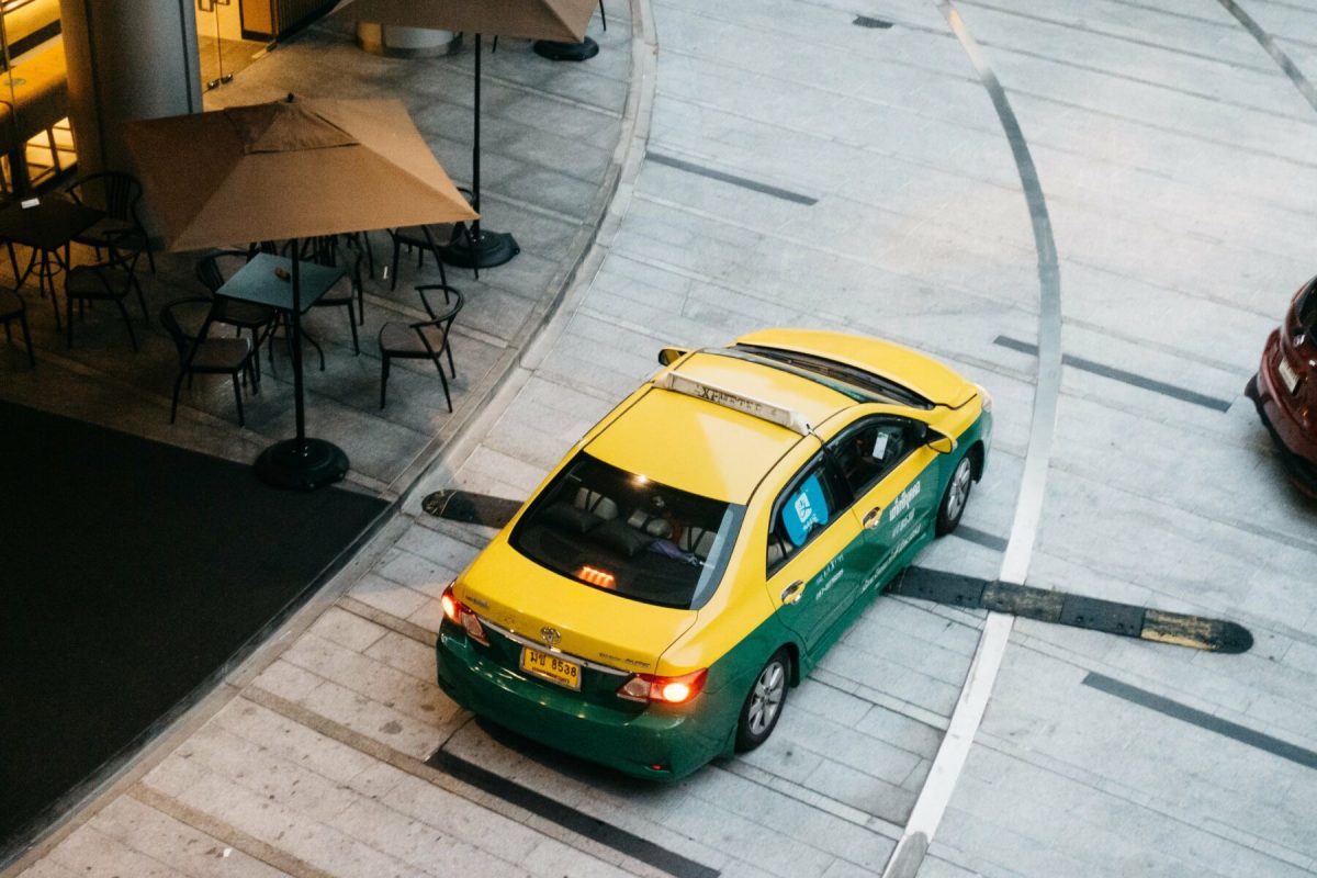 Taxi’s hoeven bij het verlaten van de stad Bangkok hun taximeters niet te méér gebruiken 