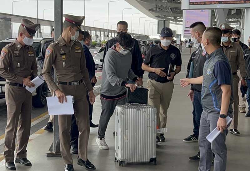 “Daruma” Japanse restaurantfranchisenemer gearresteerd op Suvarnabhumi Airport in Thailand wegens beschuldiging van fraude na terugkeer uit het buitenland
