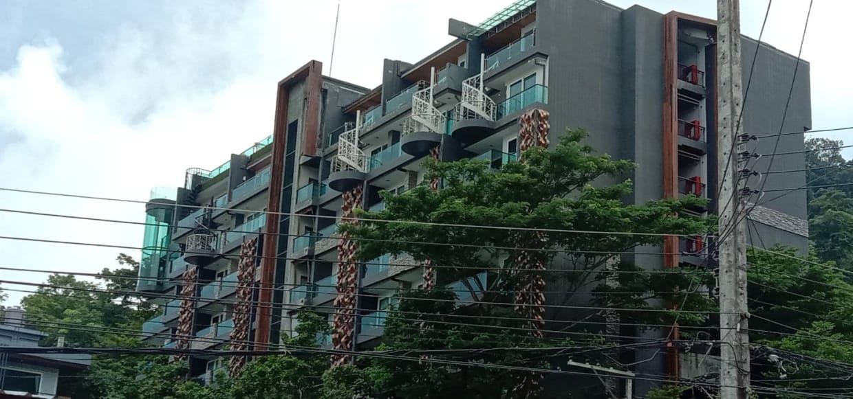 In Phuket zijn drie buitenlanders aangehouden wegens vermeende betrokkenheid bij de dood van een Russische vrouw