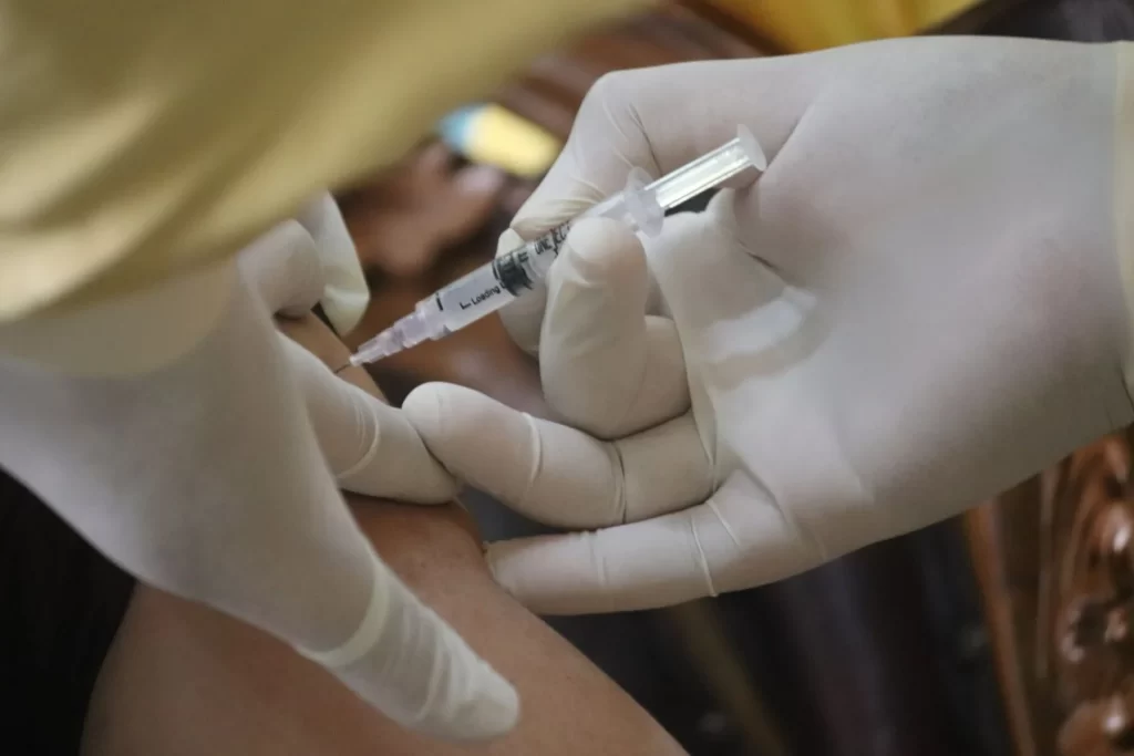 De volksgezondheid van Thailand raadt elke 4 maanden een Covid-booster aan 