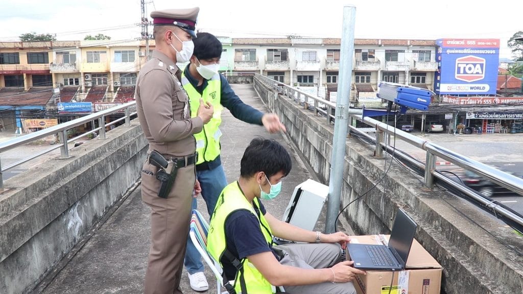 Politie Pattaya gaat in de weer met flitspalen op Sukhumvit Road, mogelijkheid bestaat dat dit verder uitgerold gaat worden