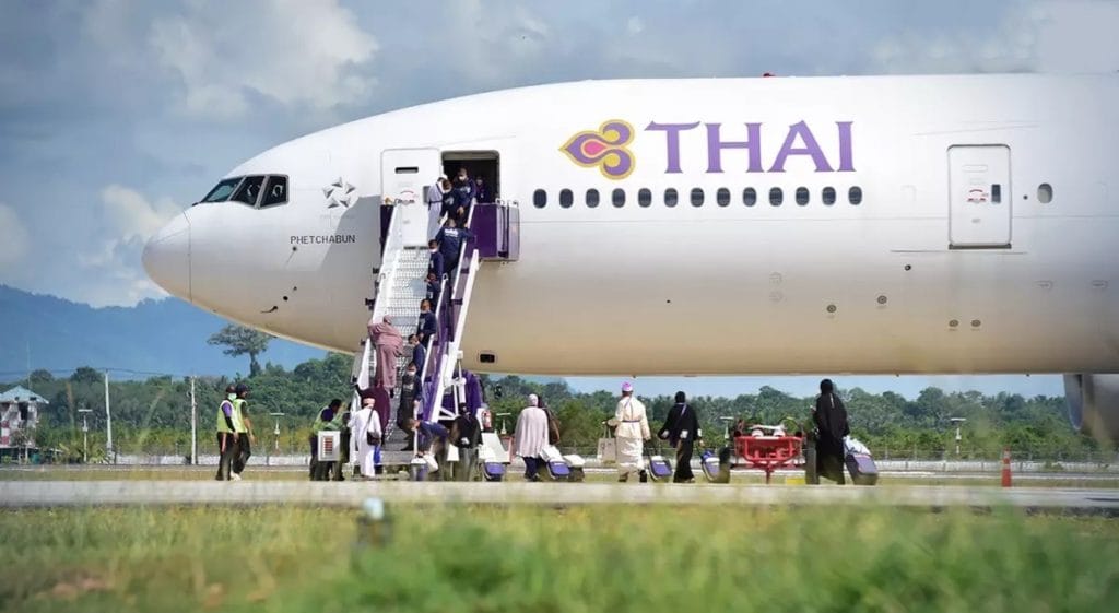 Honderden Narathiwat-pelgrims uit Zuid-Thailand vertrekken voor de hadj in Saoedi-Arabië