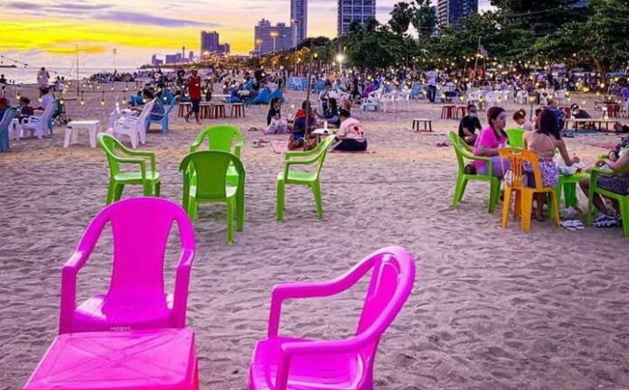 Er is méér frictie ontstaan met de strandverkopers op Jomtien Beach in Pattaya