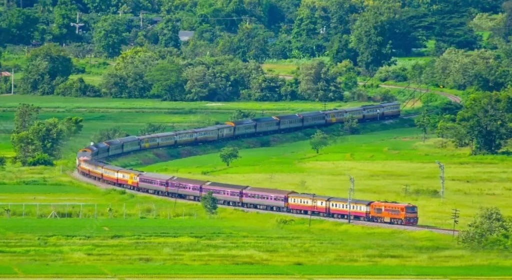 De premier van Thailand streeft naar een snelle ontwikkeling van de Udon Thani-Nong Khai-spoorweg om de export een boost te geven 