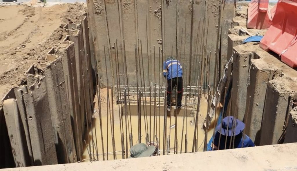 Een fotocompilatie van wegenbouwwerkzaamheden die momenteel het verkeer in Pattaya beheersen