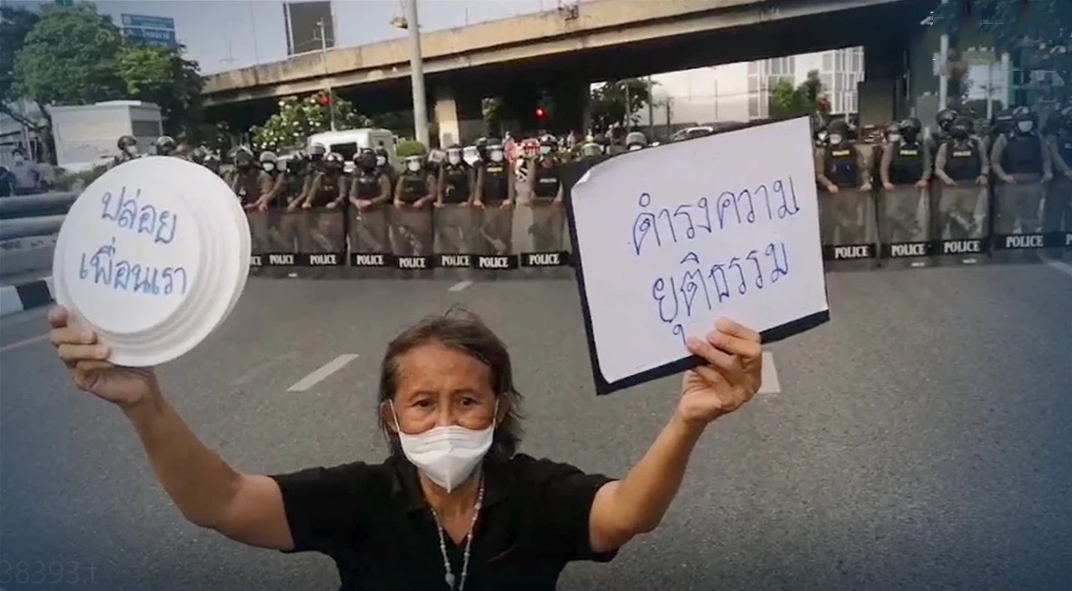‘Onafhankelijke burgers’ protesteren tegen premier Prayut, en tegen majesteitsschennis