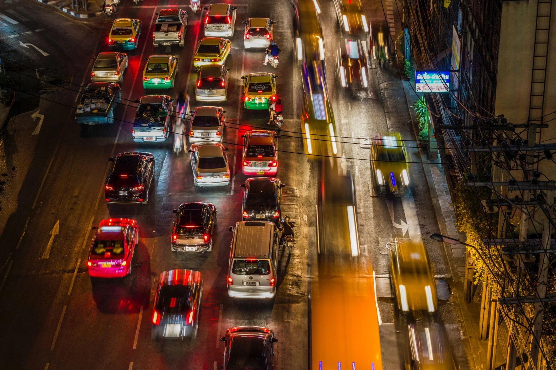 Nieuwe maatregel in Thailand, automobilisten die hun bekeuring niet betalen, moeten mogelijk gaan brommen