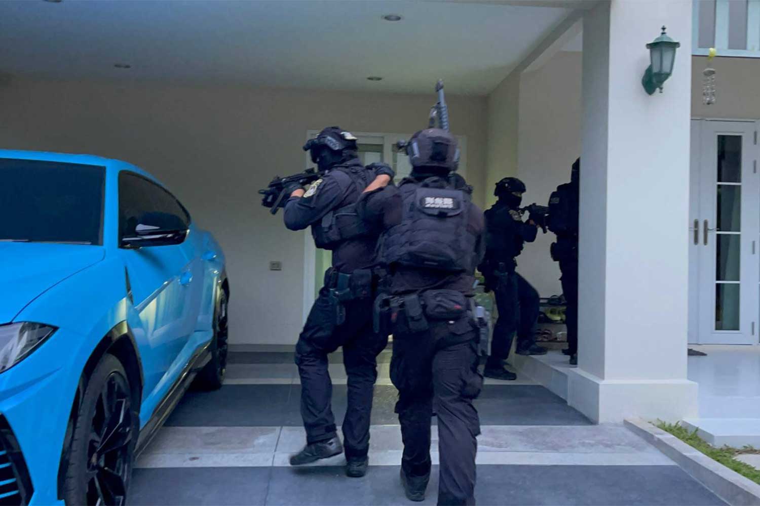 Vrouwelijke drugs bendeleider in Thailand gearresteerd, al haar bezittingen werden a la minute in beslag genomen