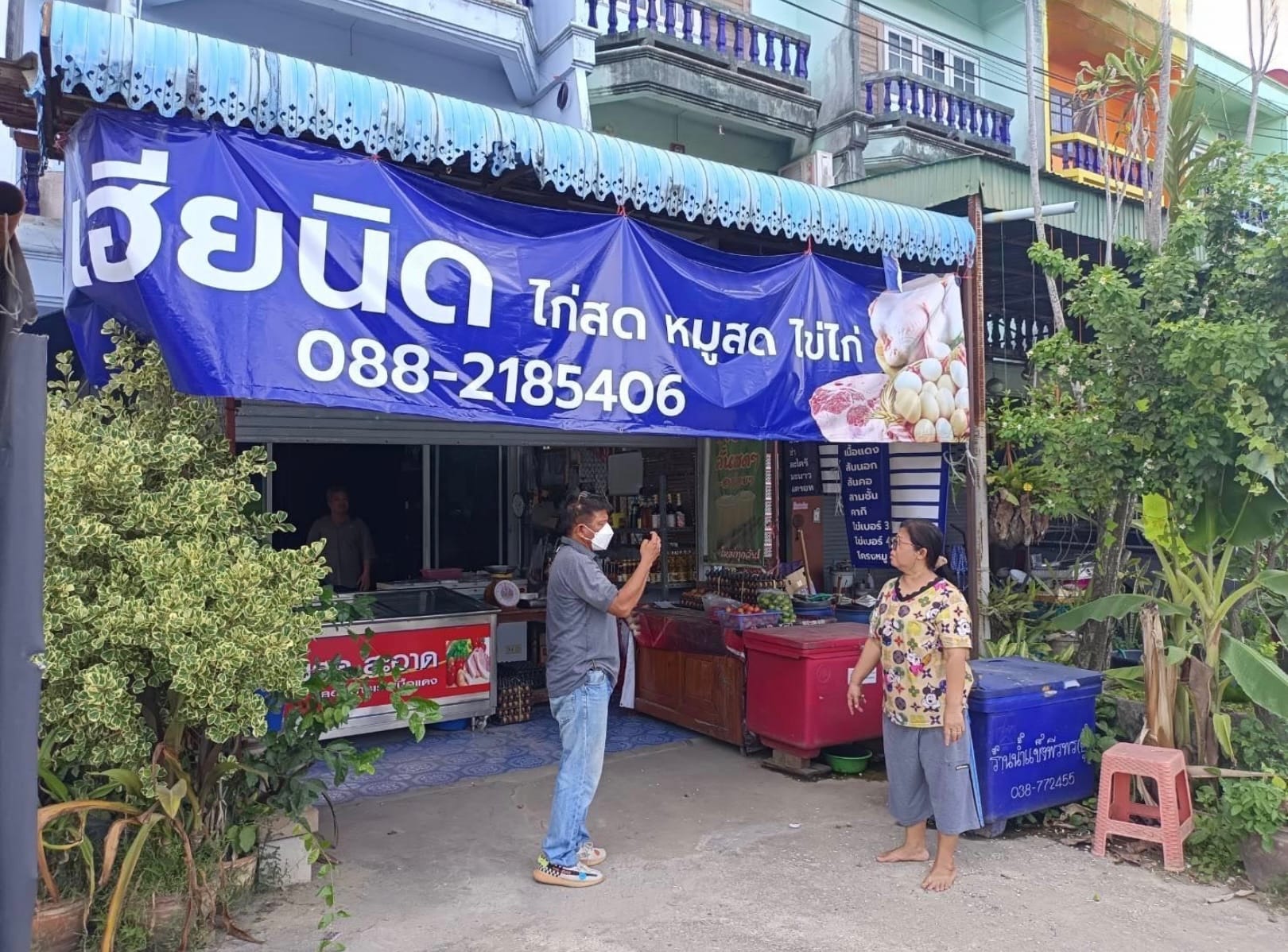 De kustplaats Pattaya herbergt een eierdief met een vlotte babbel, de politie is op zoek naar hem