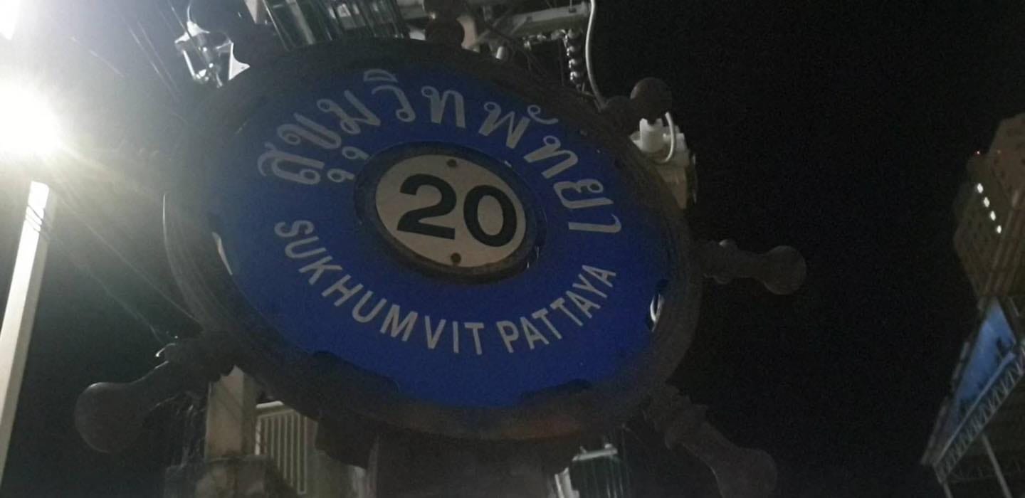 Karaoke lounge in Pattaya zou naar verluidt seksuele diensten bieden door de politie tot nader order gesloten