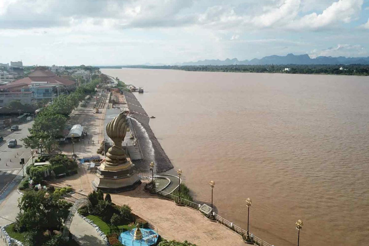 Het water in de Mekong rivier is stijgt gestaag zodat er voorbereidingen voor overstromingen moeten worden getroffen 