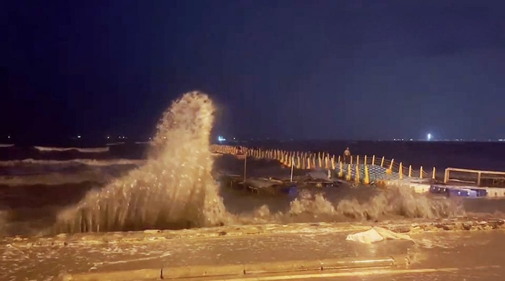 🎥 | Verschillende boten raakte beschadigd en sommige zelfs gezonken storm die op het strand van Pattaya flink huishield