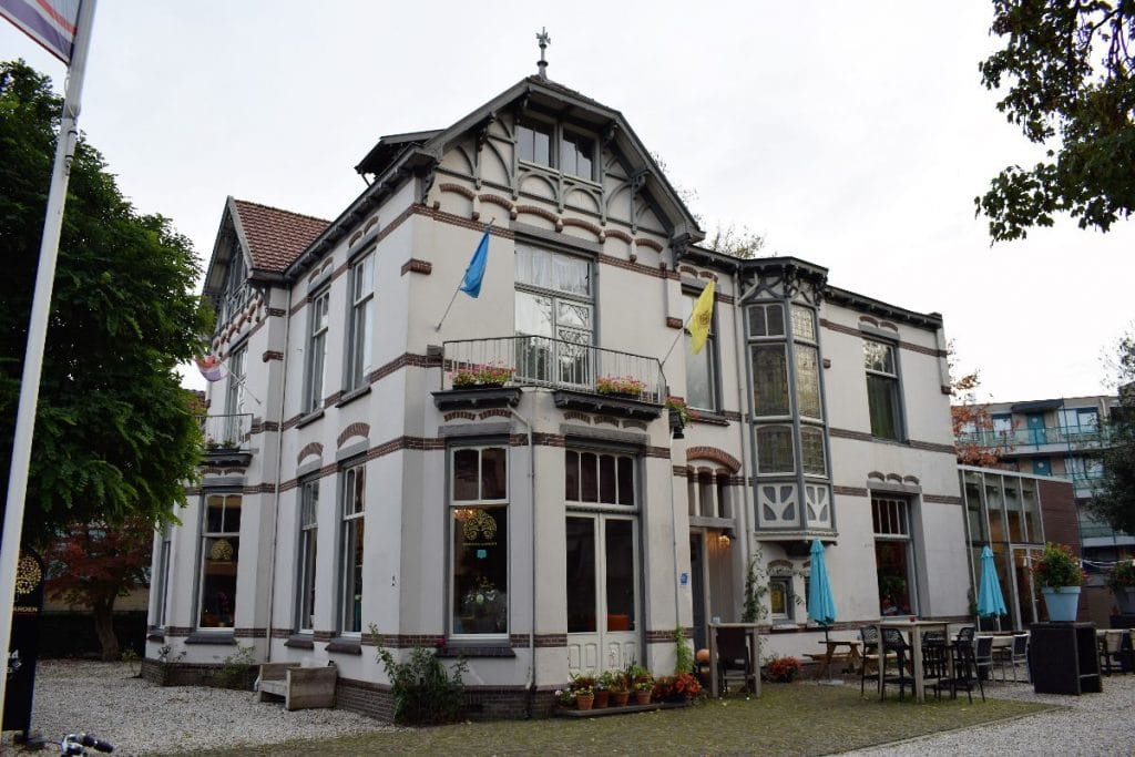 Er is er één jarig, dat kun je wel zien, dat is Thais restaurant Buddha Garden in Apeldoorn