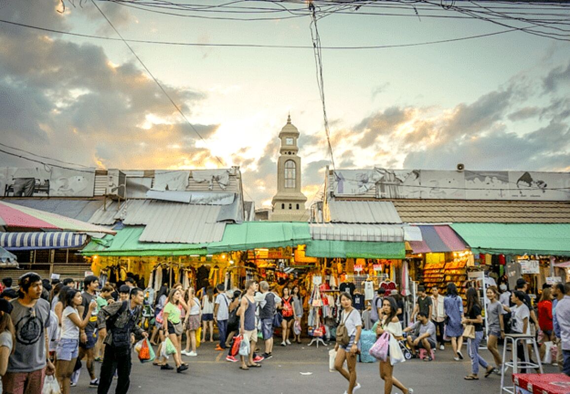 De BMA en SRT proberen gezamenlijk de Chatuchak markt in Bangkok nieuw leven in te blazen