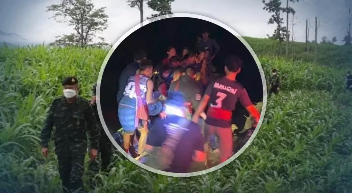 Leden van de Karen staan vluchten de grens naar Thailand terwijl Myanmar luchtaanvallen voortzet