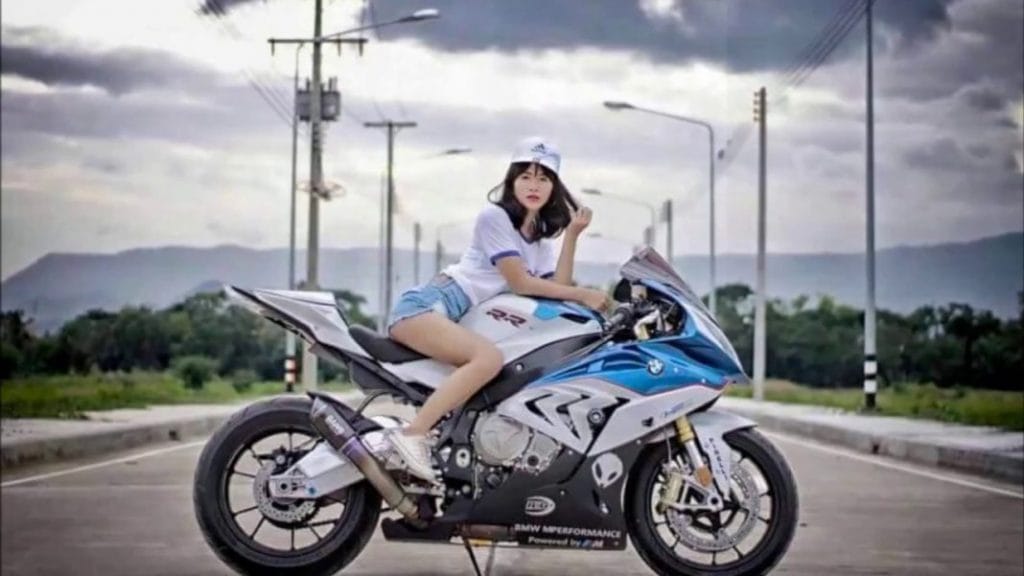 Er liggen nieuw strengere regels voor rijders van zware motoren in Thailand op de plank