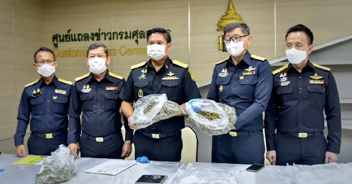 Douane Thailand op Suvarnabhumi Airport confisqueert een pakket met  5,3 kg marihuanaknoppen
