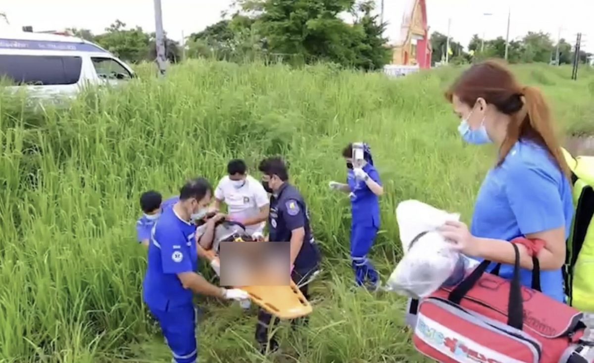 Dronken man die op de spoorrails in Pattaya in slaap viel, overreden door een trein en verliest beide benen