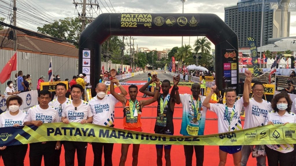 Lopers uit Kenia pakken overwinningen in hele en halve marathon van Pattaya