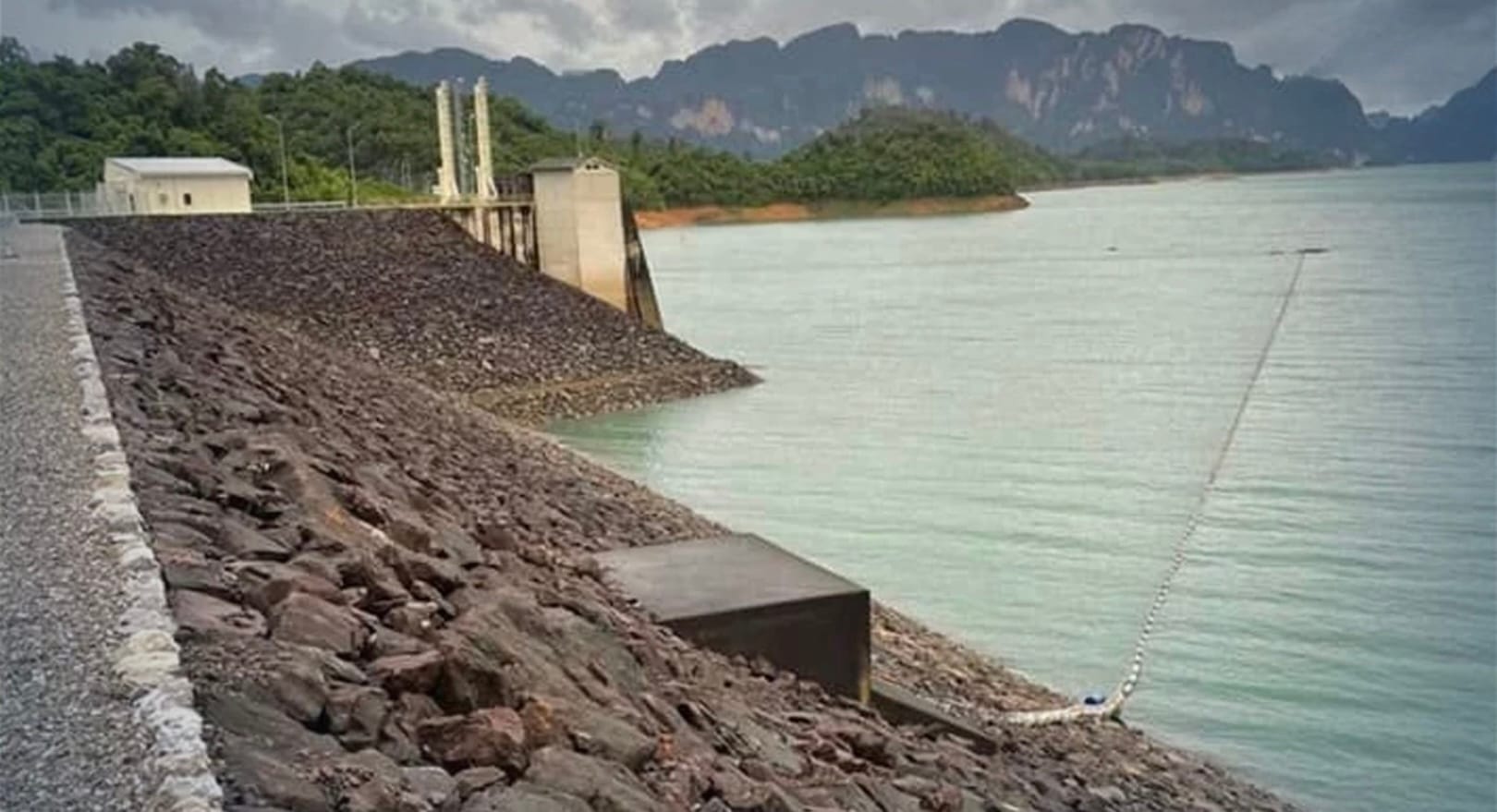 Milde aardbeving in Surat Thani, de glazen in de kastjes rammelden