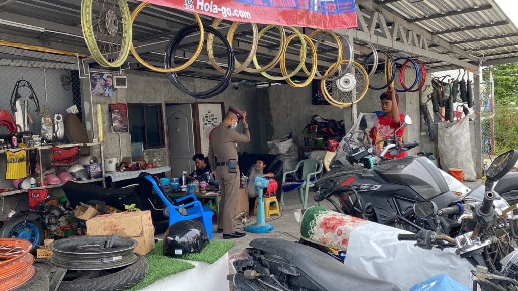 UPDATE | Vijf verdachten betrokken bij vuurgevecht in Pattaya waarbij 7-jarig jongetje gewond raakte, meldde zich op het politiebureau