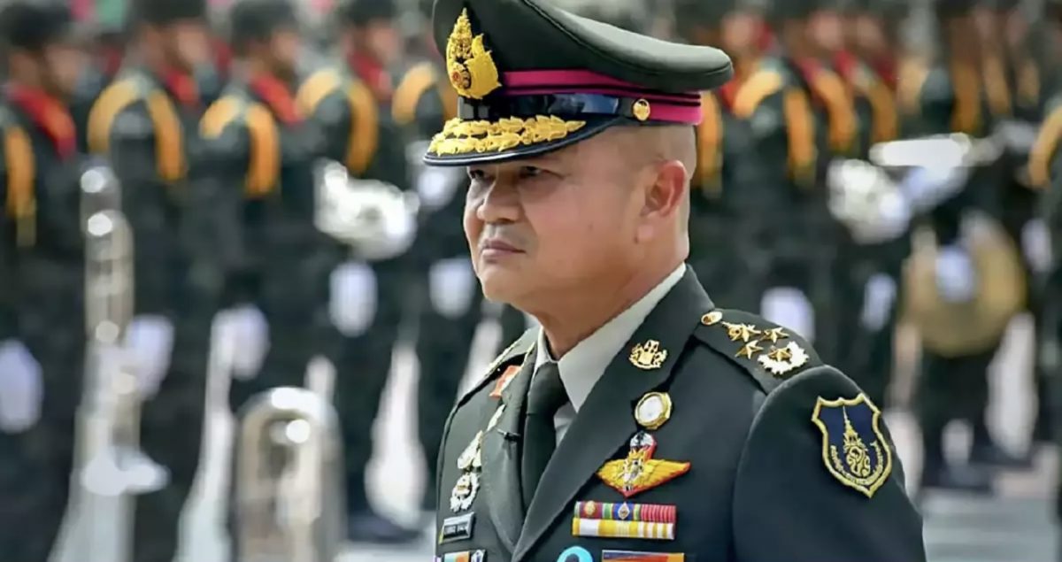 Opperbevelhebber van het Thaise leger test met zes andere hoge officieren positief op Covid19 bij terugkeer van een officieel bezoek aan Maleisië