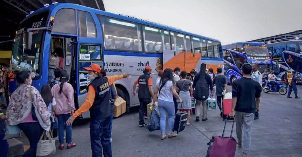 Het bustransportbedrijf van Thailand is trots dat ze méér dan 200.000 mensen veilig na het lange vakantieweekeinde op hun bestemming afgeleverd hebben