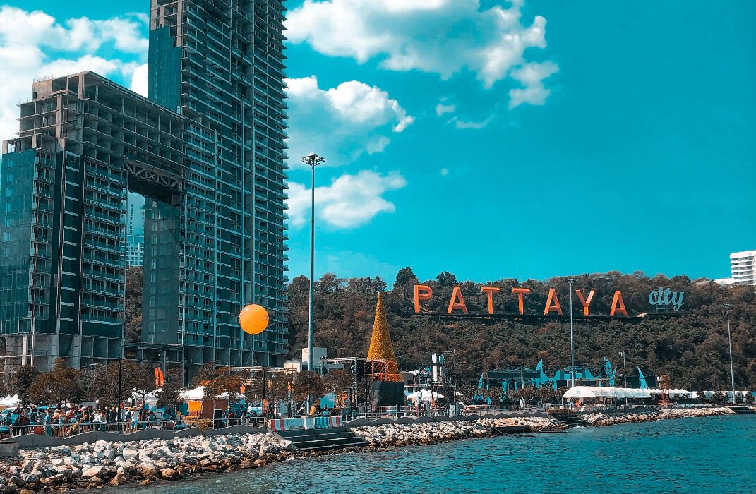 Het bedrijfsleven van de kustplaats Pattaya ziet graag meer belastingverlagingen, om zo wat verlichting deze economische malaise te ervaren