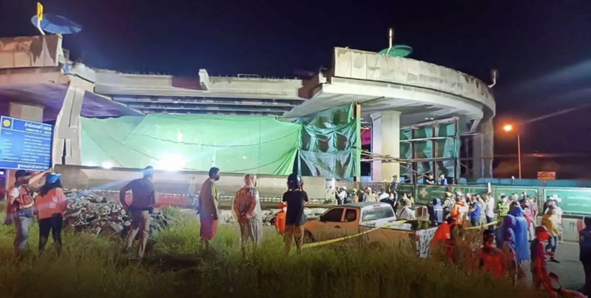 Betonnen viaduct overspanning raakt los en komt op de Rama II snelweg in Bangkok  terecht, twee dodelijke slachtoffers gemeld
