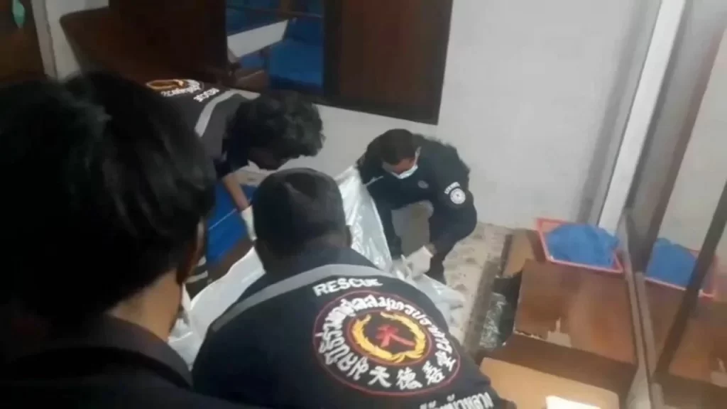Thaise man krijgt in een short-term motel in Centraal-Thailand last van zijn rikketik en strijkt het zeil